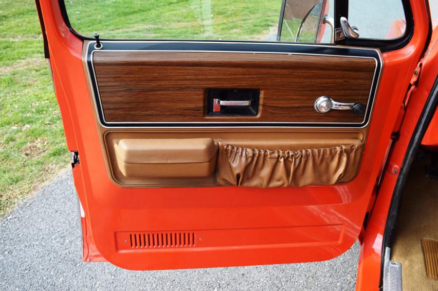 Детали интерьера Chevrolet C10 Cheyenne Super 1974 года  (фото 156 из 365)